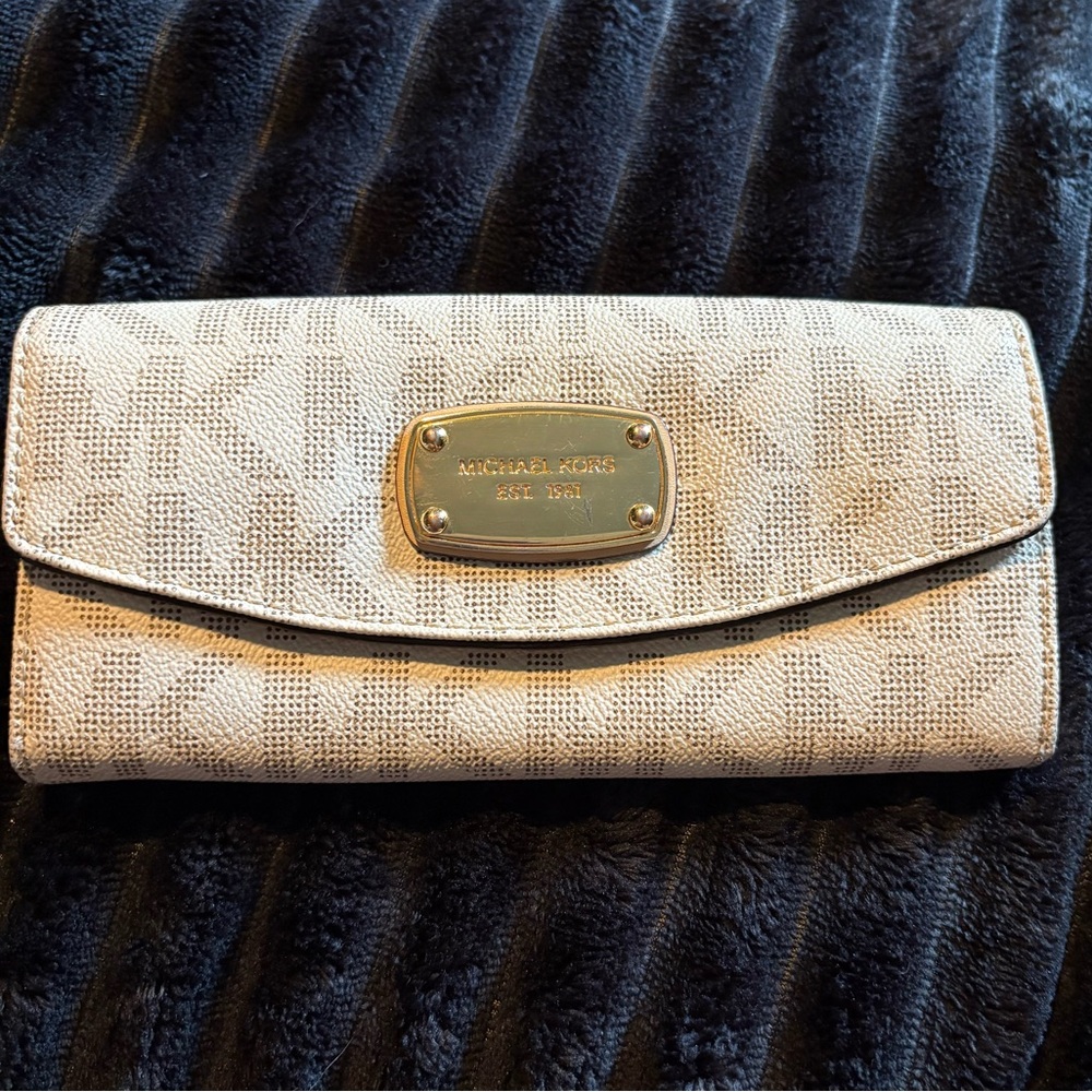 Michael Kors Beige Patterned Wallet